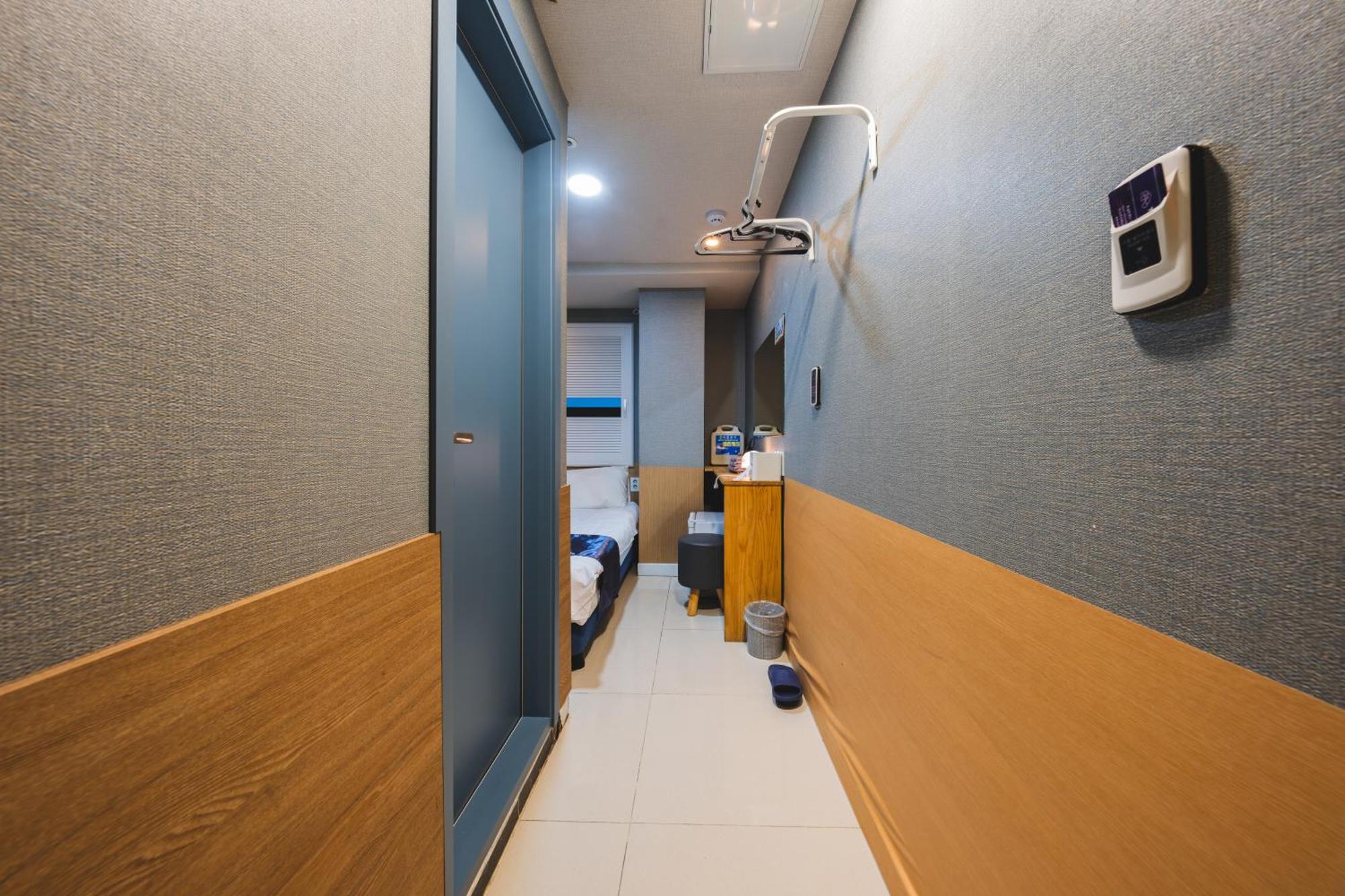 Myeongdong New Stay Inn Seoul Room photo